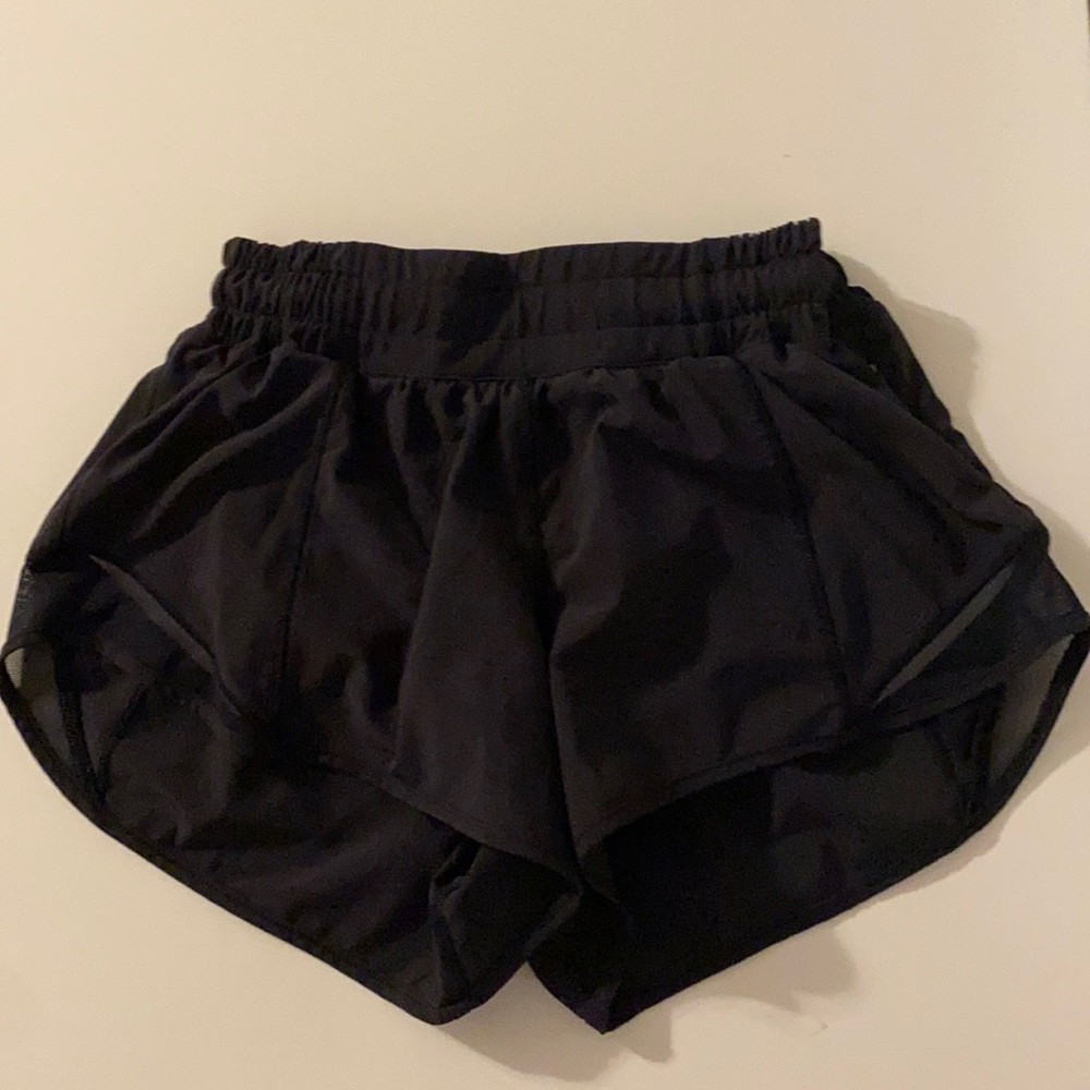 Lululemon Black Hotty hot shorts 2.5”